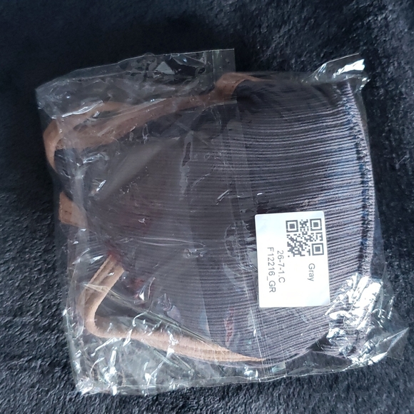 Sexy zipper crop top in beige and grey - Picture 3 of 7